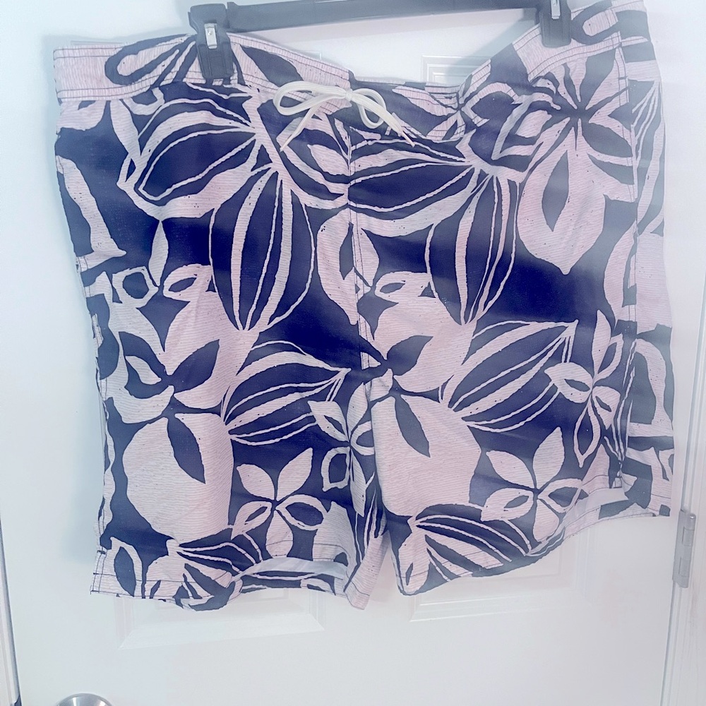 Men’s swim trunks